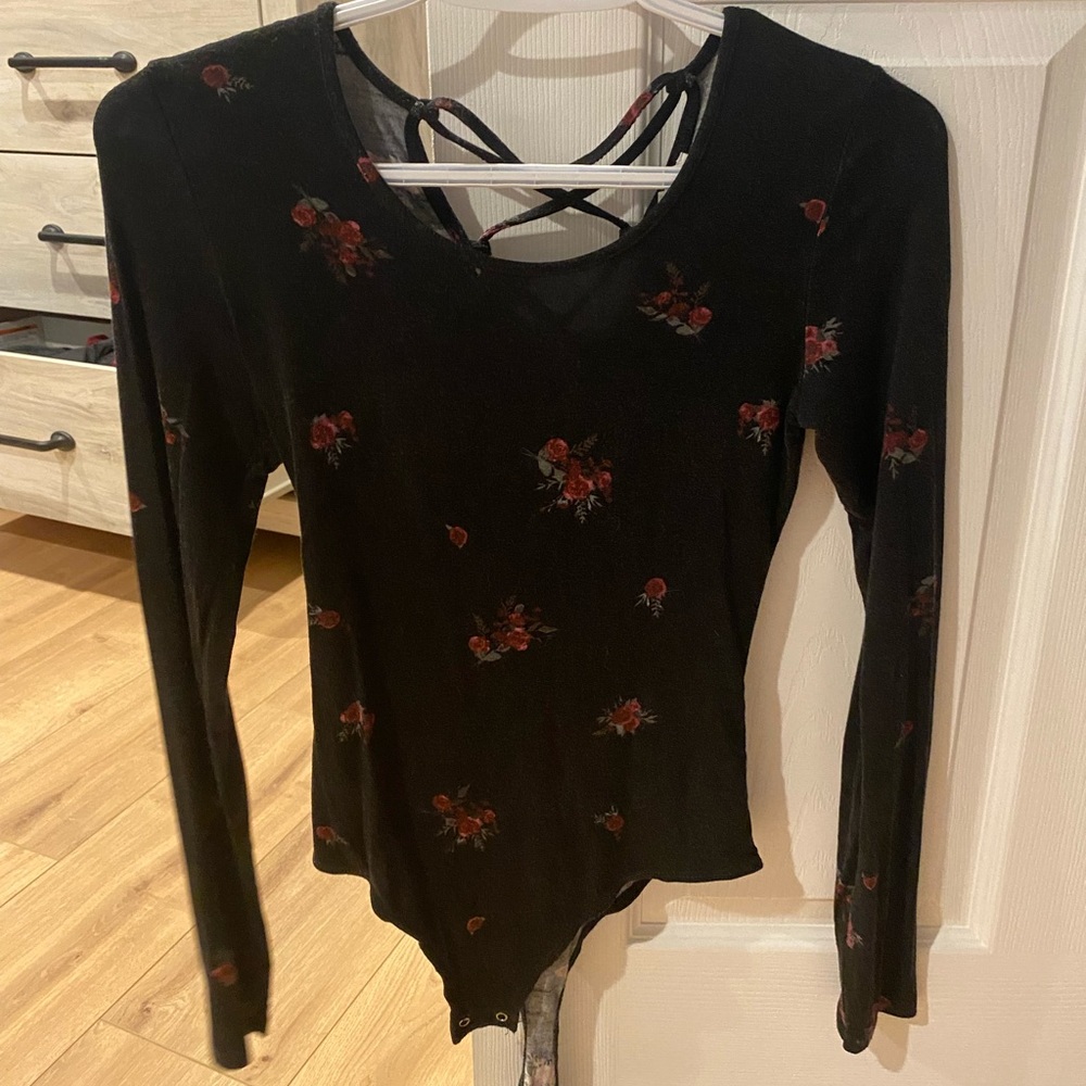 Bodysuit w/ roses 🌹